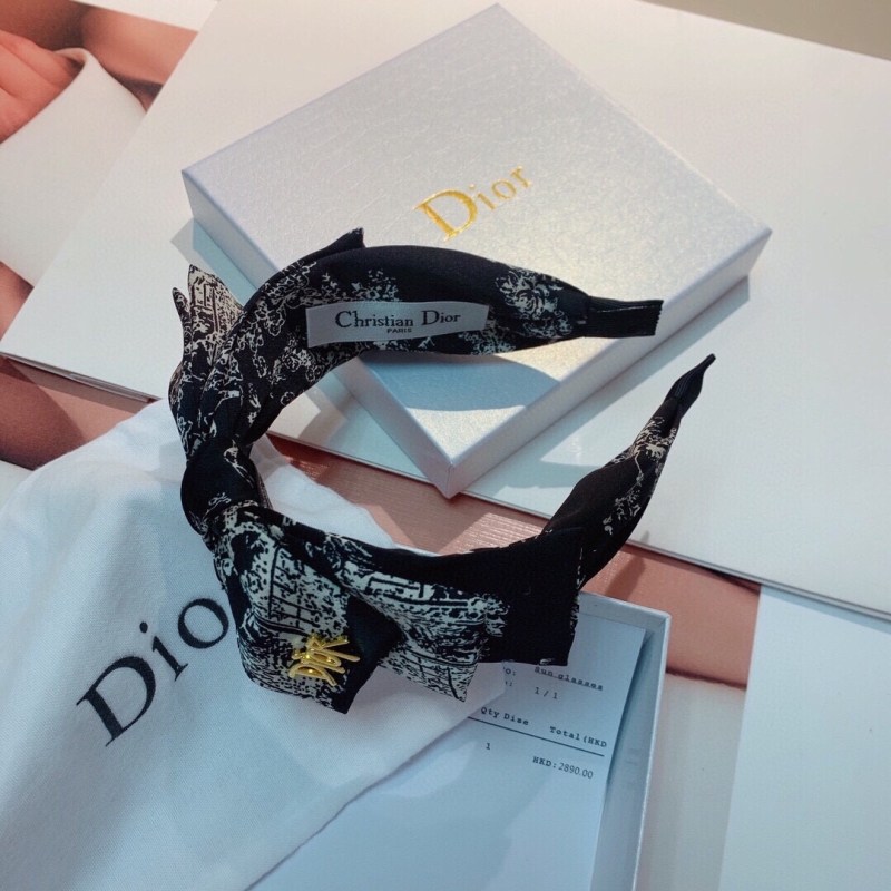 CHRISTIAN DIOR